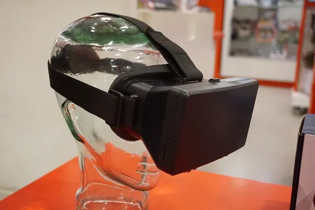 Comprehensive Review of Virtual Reality Headsets